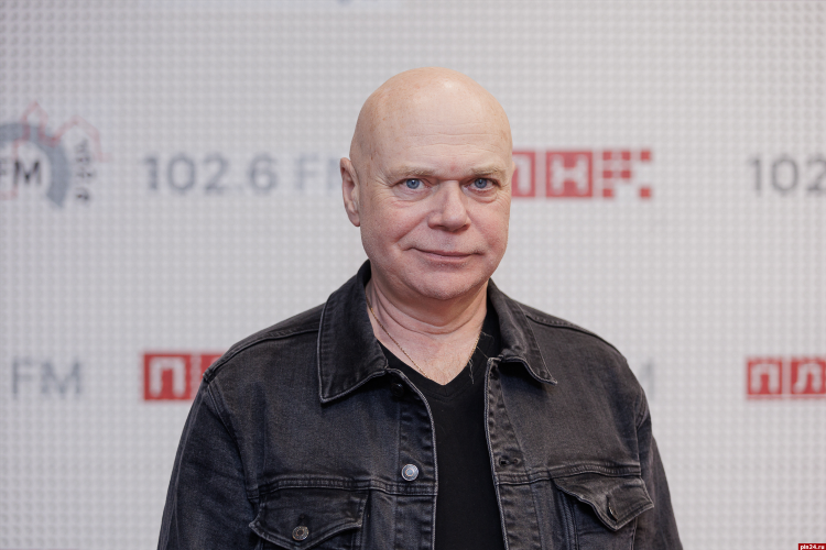 Что играет на пи фм сейчас